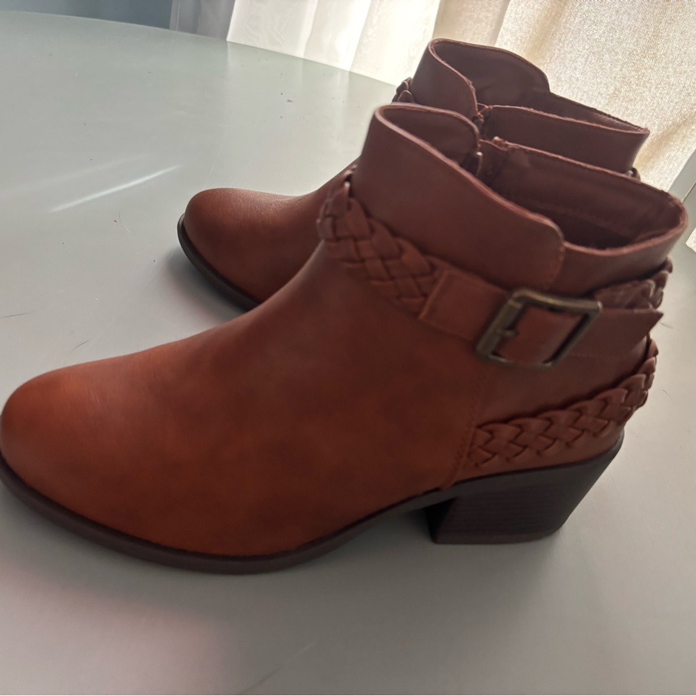 Elegant Tan Ankle Boots with Braided Detail